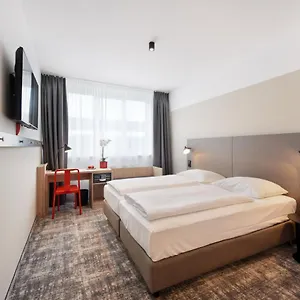 4* 호텔 Wyndham Garden Messe